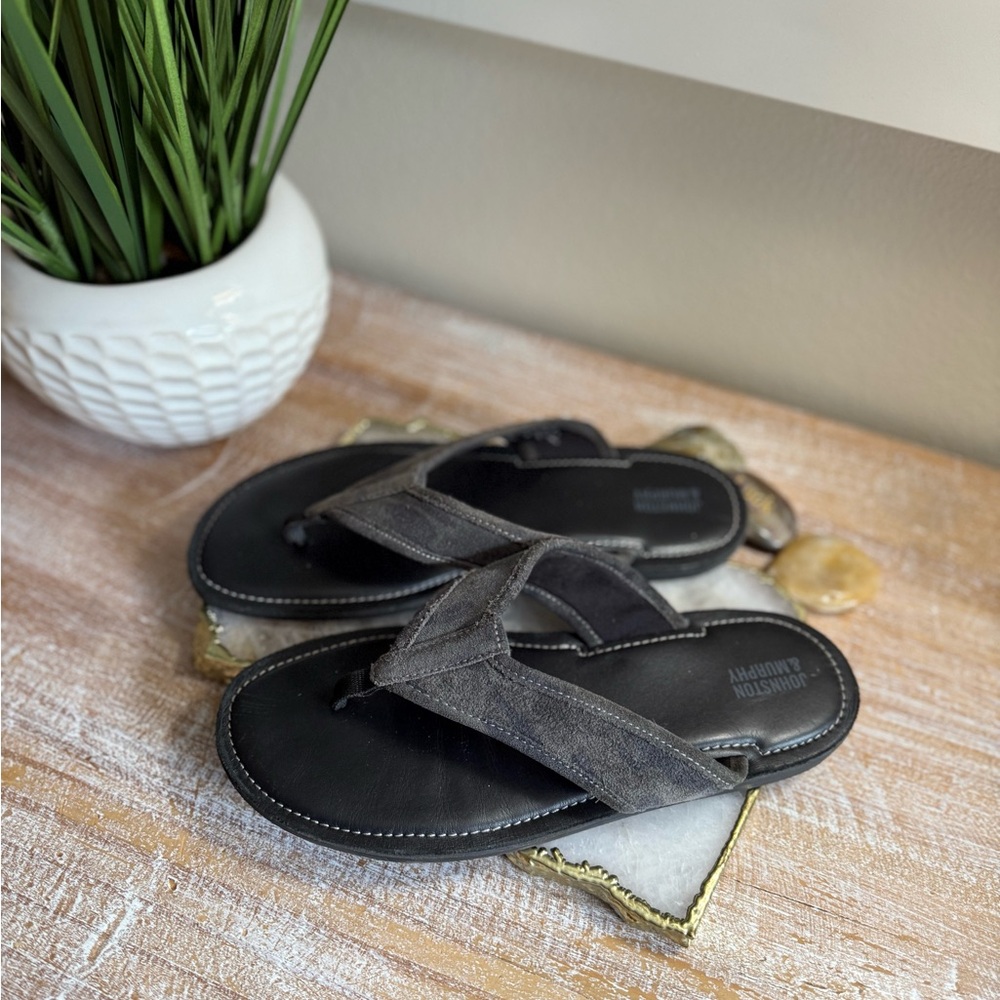 Like NEW Johnson & Murphy Boys Suede Thong Sandals